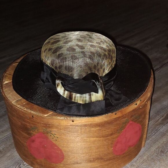 Vintage Marjorie Lee Wool black and animal printwide brim hatEUC